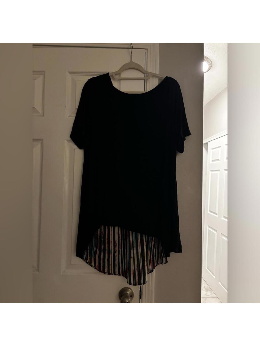 Kim & Cami Women's Black High-Low Top with Striped Floral Back Panel, Size 2X
